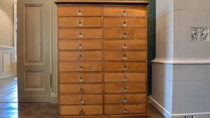 The drawer cabinet in the Villa Medusa